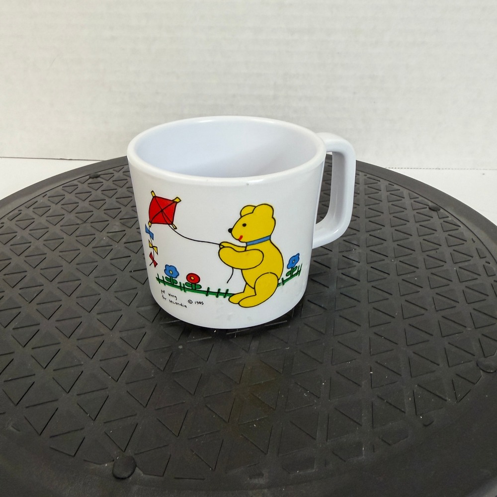 Vintage 1985 Selandia Designs PE Wong Melamine Mug Bear Kite Fishing White Cup